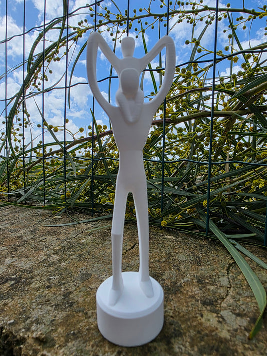 Statuetta Festa del Papà con Bambino sulle Spalle – Regalo Papà Personalizzabile – Scultura Decorativa Stampata in 3D – Altezza 165 mm