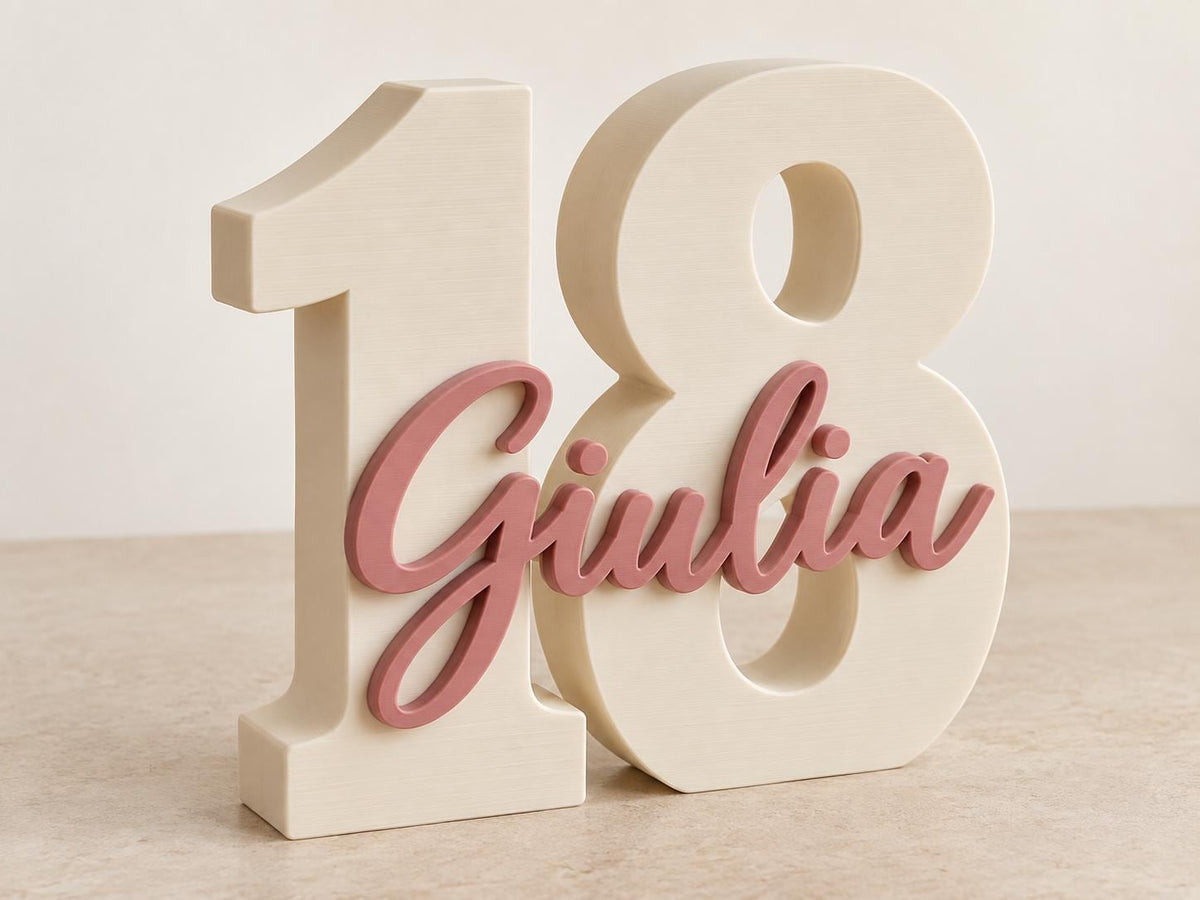 Numero 18 avorio personalizzato con nome Giulia rosa in rilievo.