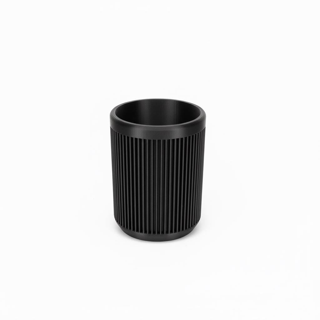 Portapenne nero in PLA dal design cilindrico rigato