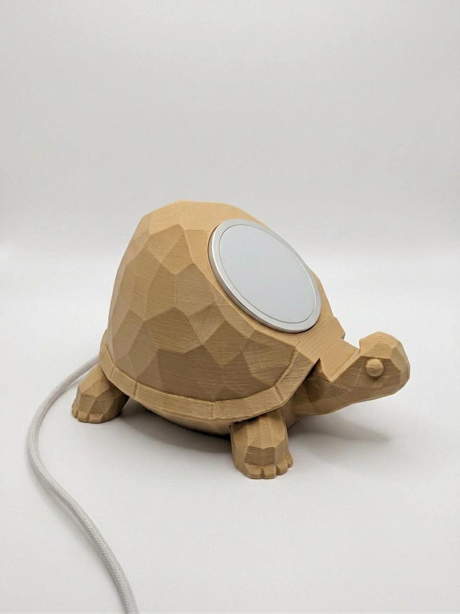Supporto MagSafe a forma di Tartaruga | Dock iPhone 3D | Stand Scrivania Inclinato | Regalo Originale | Compatibile Apple MagSafe