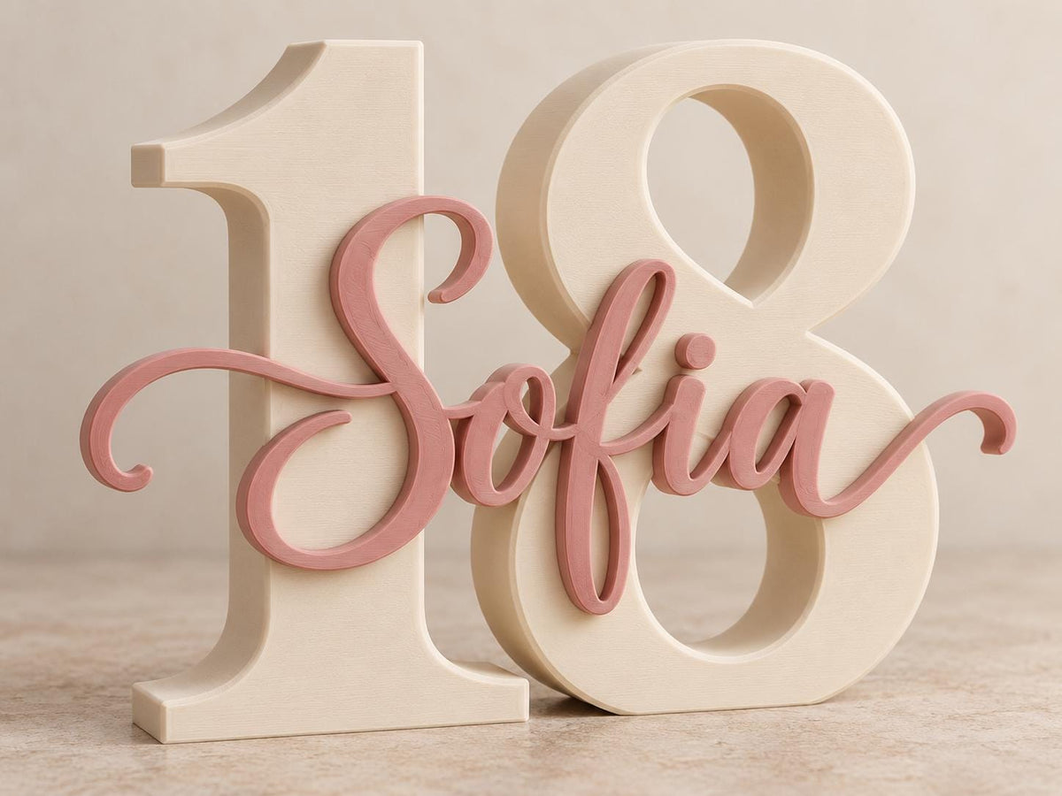 Numero 18 avorio con nome Sofia rosa in corsivo e in rilievo.