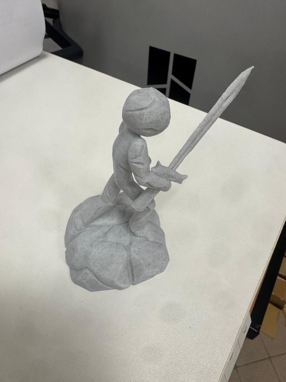 Statua Stick Warrior Stampata in 3D – Archer o Spadaccino Effetto Pietra
