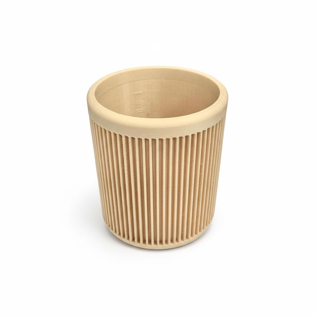 Portapenne cilindrico beige con lavorazione a righe verticali