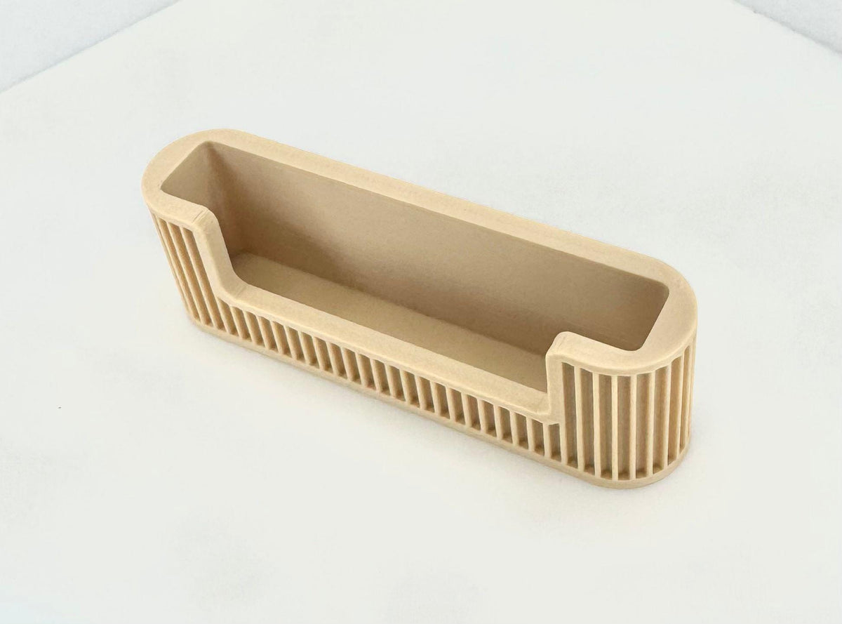 Dettaglio del portabiglietti da visita beige con superficie rigata