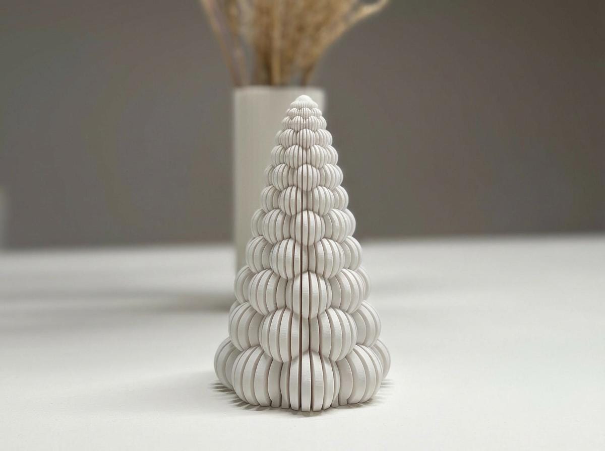 Albero di Natale “Bubbly” Rigato 15 cm – Decorazione Minimal in PLA (4 Colori)